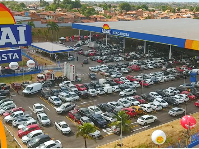 Assaí (ASAI3) lidera as perdas no Ibovespa