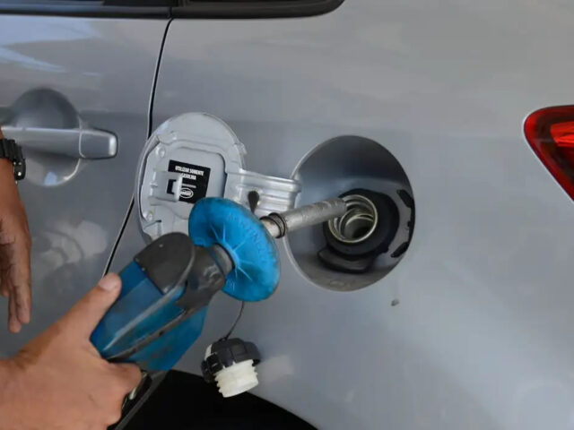 Petrobras reajusta em 7,12% preço da gasolina para distribuidoras
