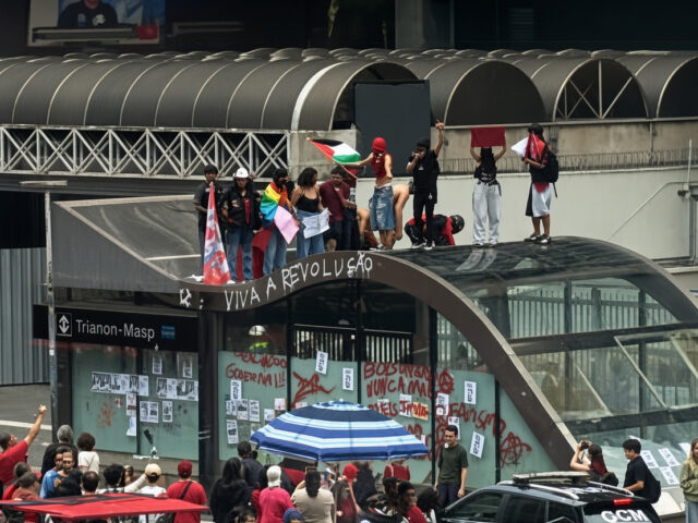 Pichações do ato pró-Lula na Paulista mobilizam prefeitura, metrô e voluntários patriotas